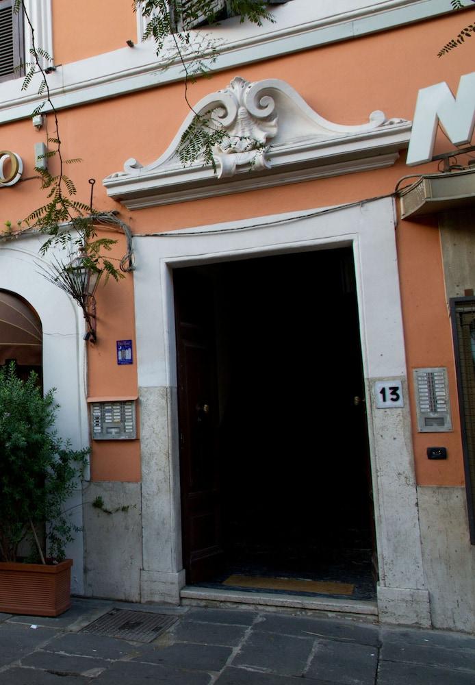 Gaudi Guesthouse ローマ エクステリア 写真
